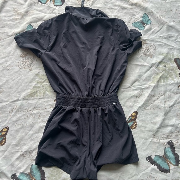 Vuori villa romper short - Picture 2 of 6